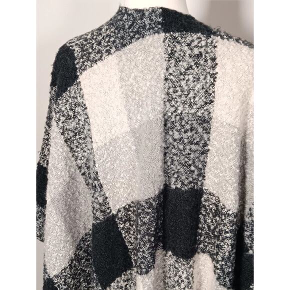 Woolrich Fringed Cape Shawl Wrap Fleece Polyester Black Gray Plaid Poncho One Sz - Picture 6 of 12